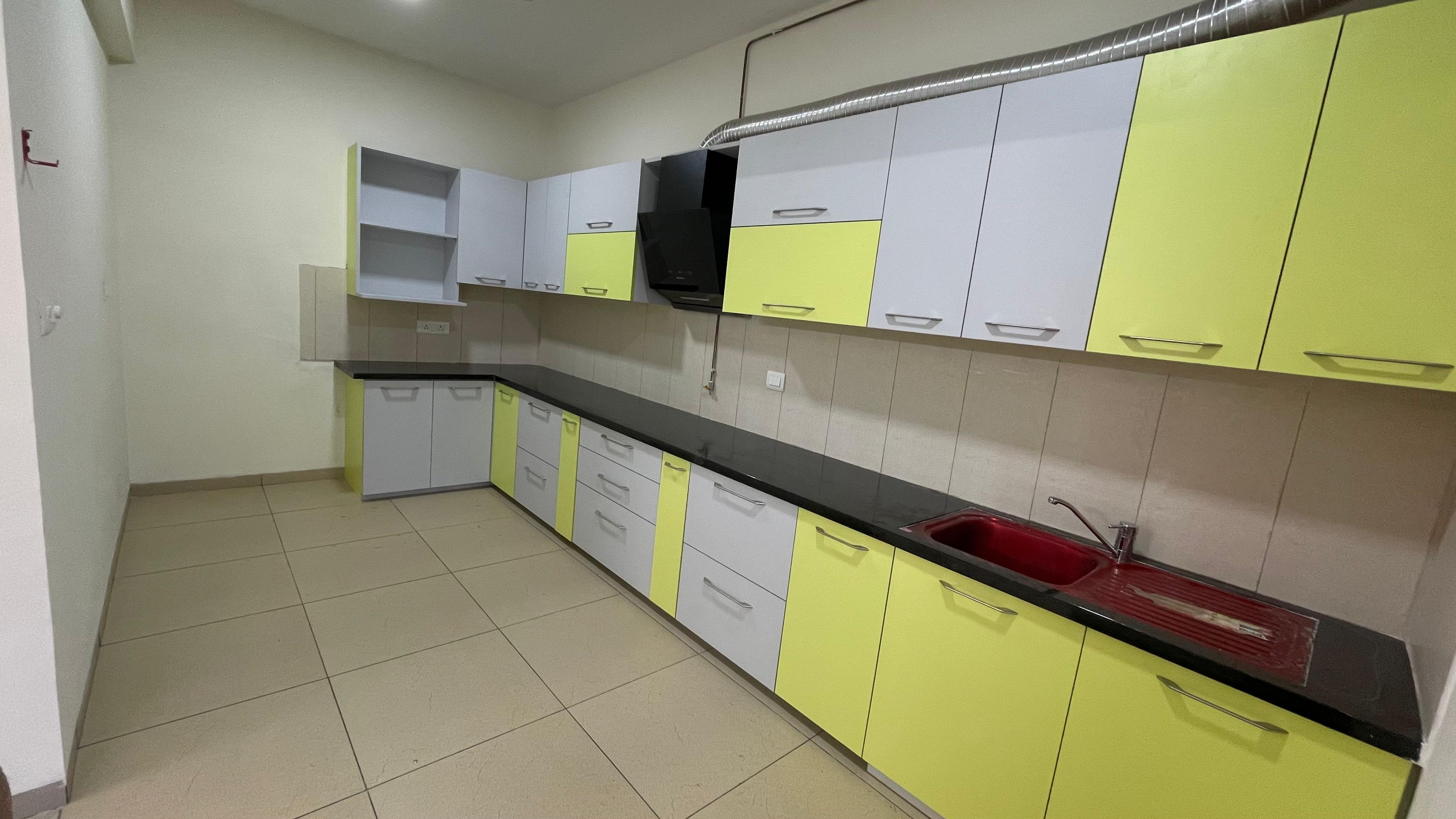 POSH 2.5 BHK IN PRESTIGE ROYAL GARDEN 